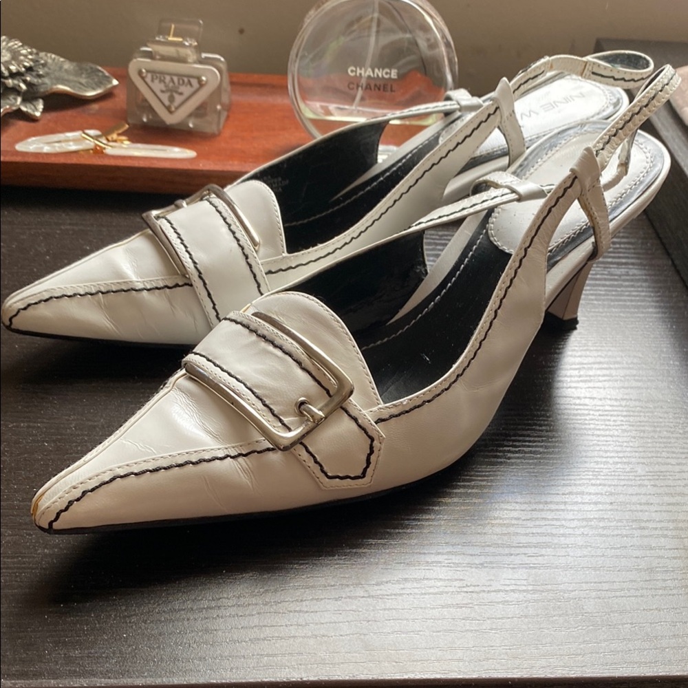 White Slingback Heels with Pointed Toe and Medium Heel. Nine West, size 9.5.